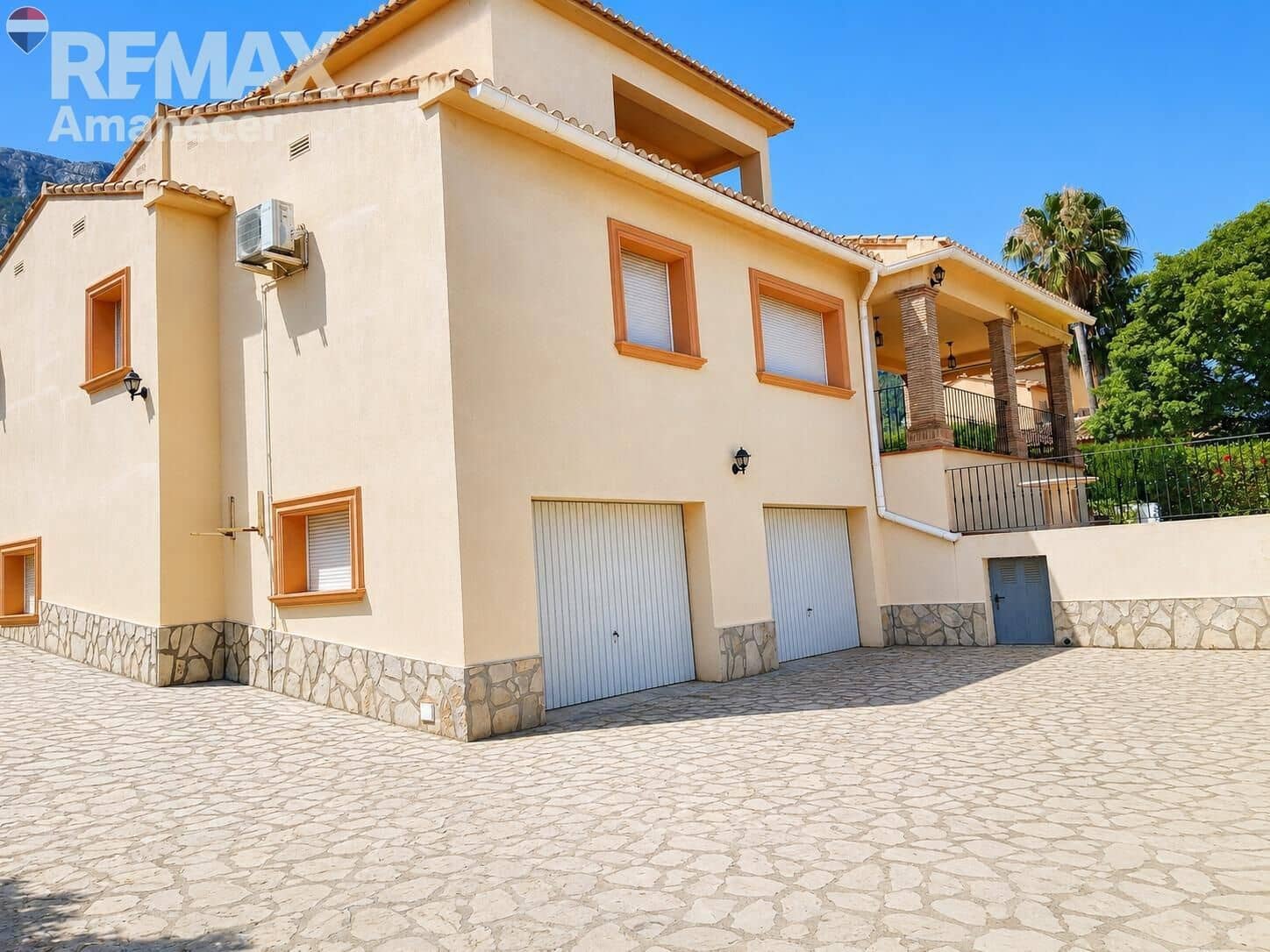 5 bedroom Villa for sale in Denia with pool garage - € 790,000 (Ref: 9938210)