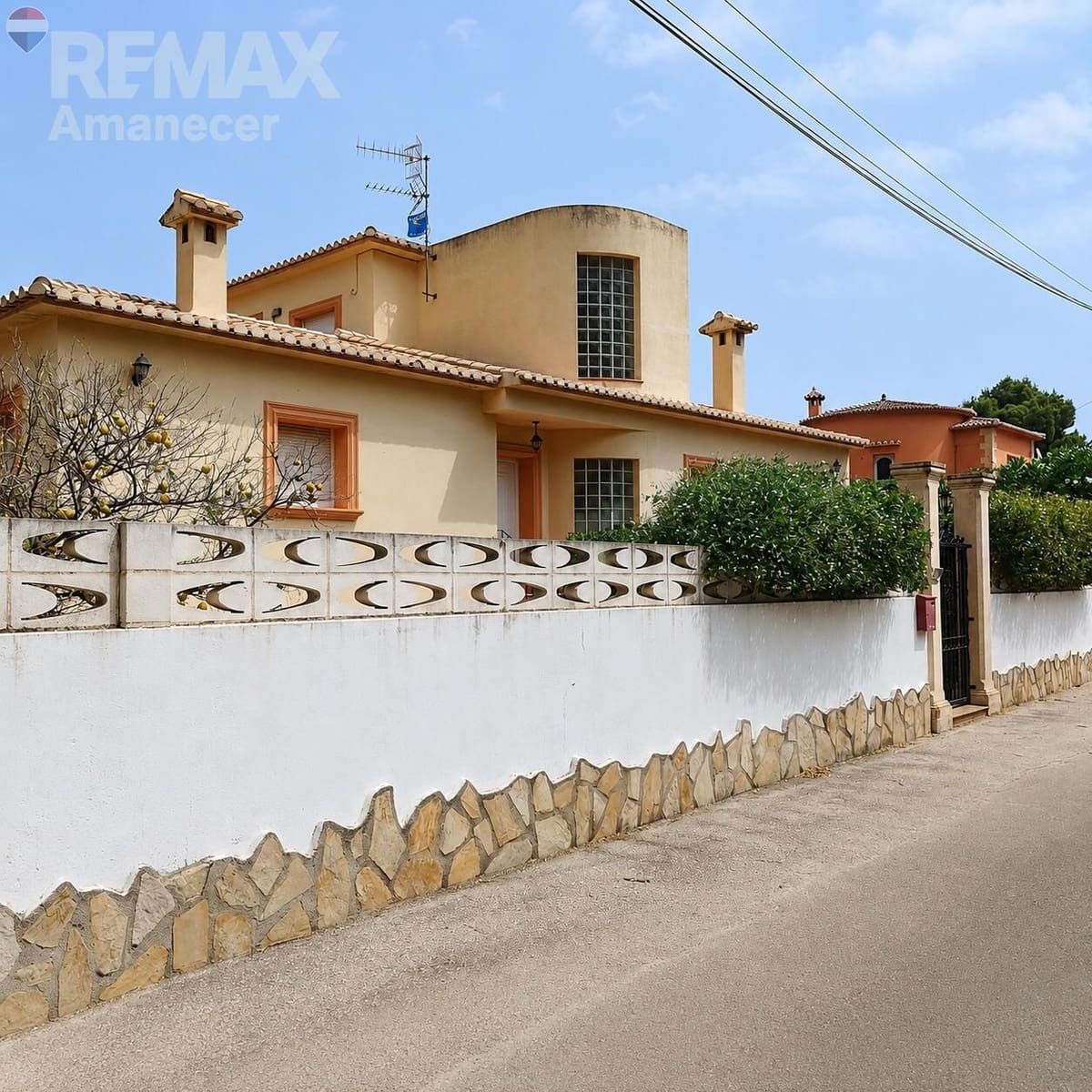 5 bedroom Villa for sale in Denia with pool garage - € 790,000 (Ref: 9938210)