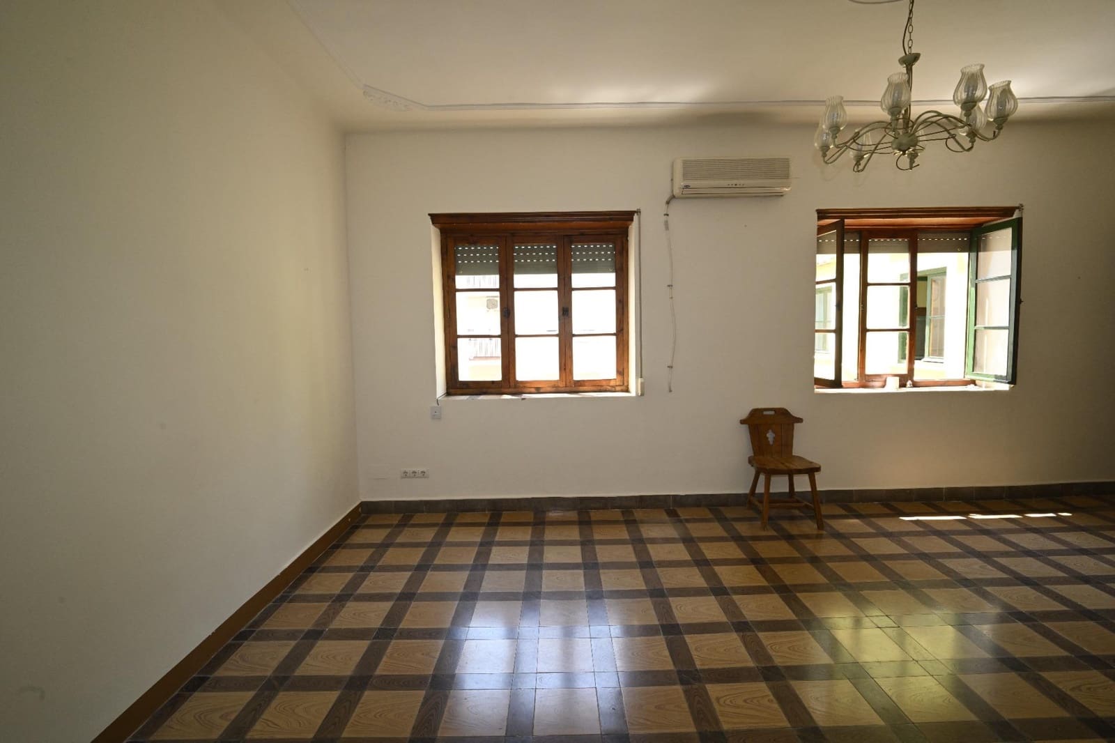 6 bedroom Commercial for sale in Denia - € 850,000 (Ref: 9949809)