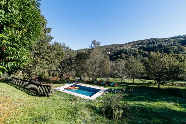 8 quarto Hotel para venda em Fornelos com piscina - 470 000 € (Ref: 8932684)