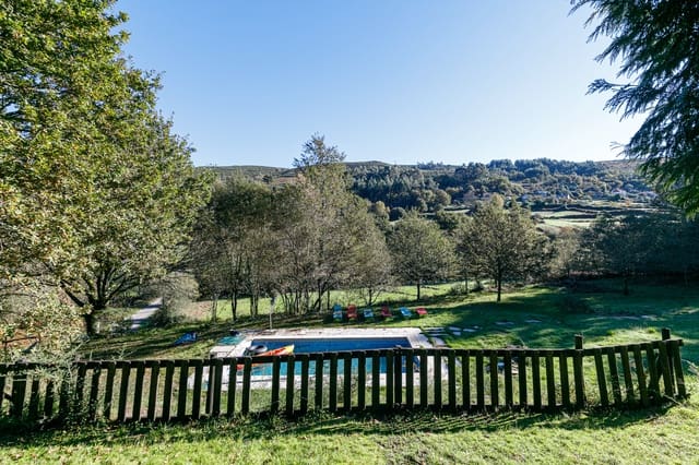 8 quarto Hotel para venda em Fornelos com piscina - 470 000 € (Ref: 8932684)