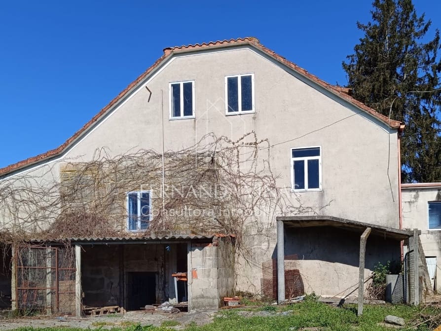 4 bedroom Townhouse for sale in Soutomaior with garage - € 260,000 (Ref: 9772489)