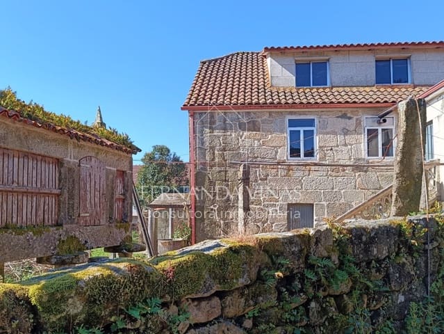 4 bedroom Townhouse for sale in Soutomaior with garage - € 260,000 (Ref: 9772489)