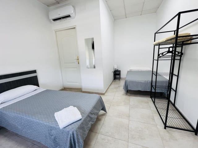 25 slaapkamer Hotel te koop in La Nucia Pueblo  , La Nucia - € 1.650.000 (Ref: 10047513)