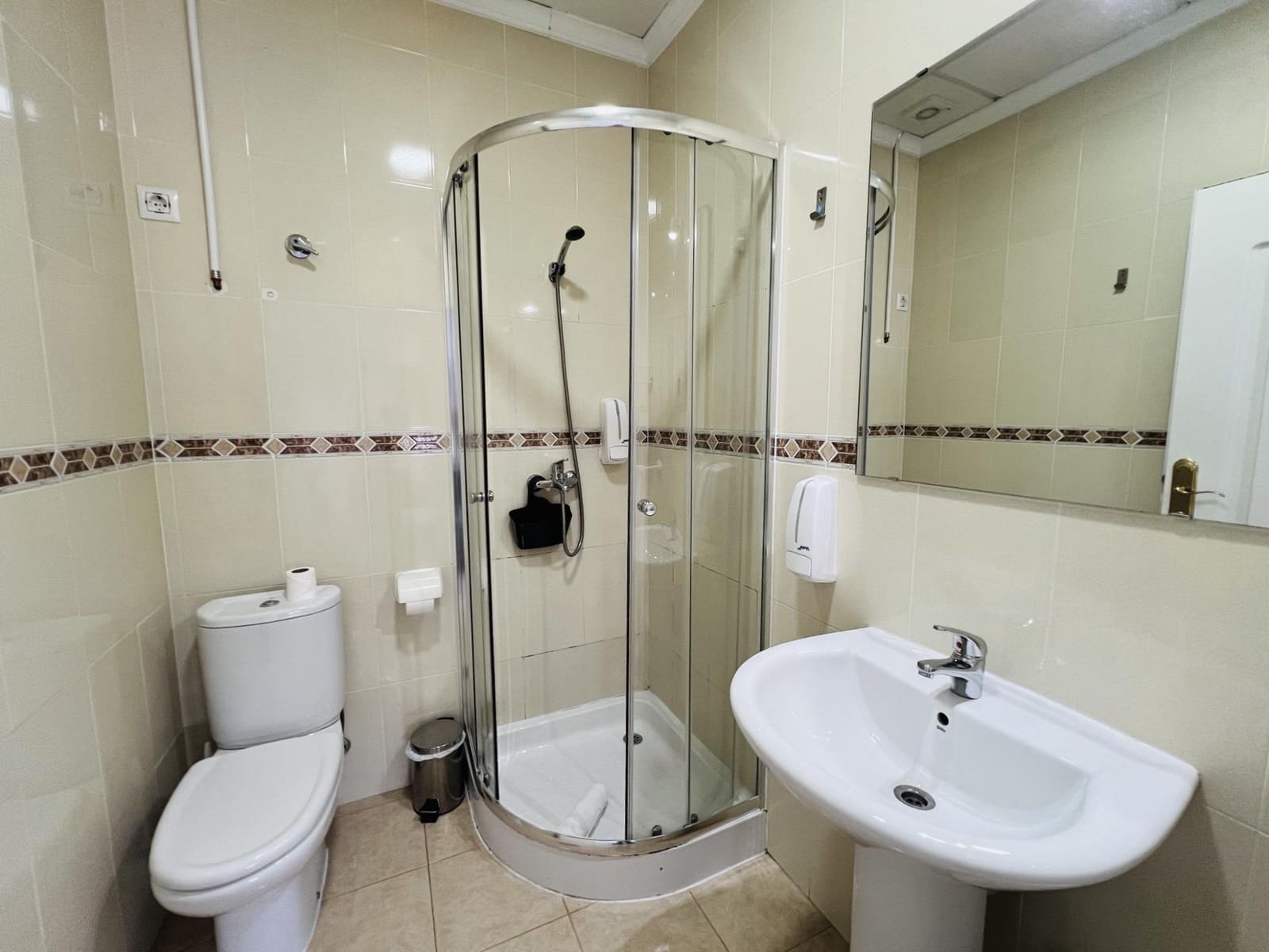 25 slaapkamer Hotel te koop in La Nucia - € 1.650.000 (Ref: 10047513)