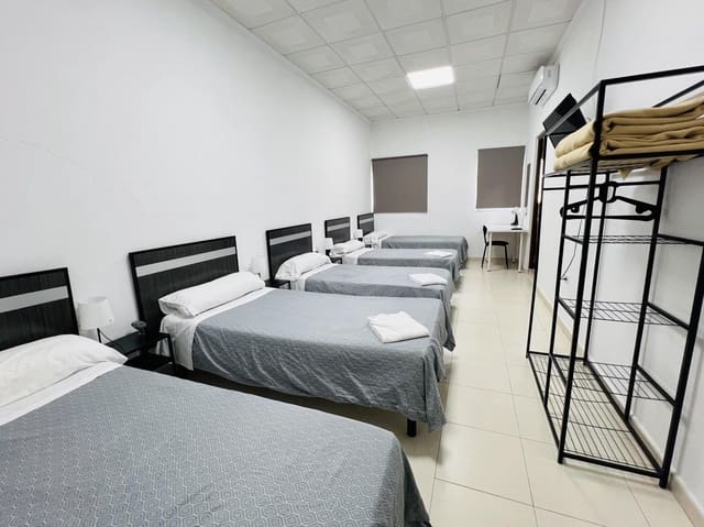 25 slaapkamer Hotel te koop in La Nucia Pueblo  , La Nucia - € 1.650.000 (Ref: 10047513)