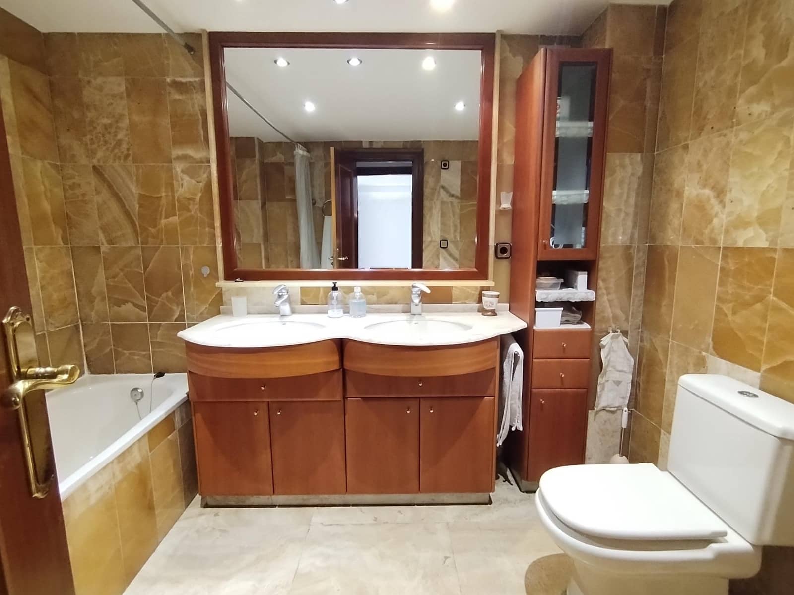 5 bedroom Flat for sale in Alicante / Alacant city with garage - € 990,000 (Ref: 10108957)