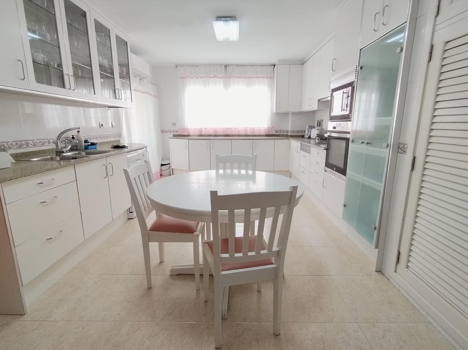 5 bedroom Flat for sale in Alicante / Alacant city with garage - € 990,000 (Ref: 10108957)