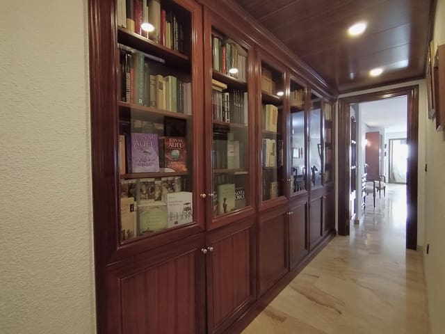 5 slaapkamer Flat te koop in Alicante stad met garage - € 990.000 (Ref: 10108957)