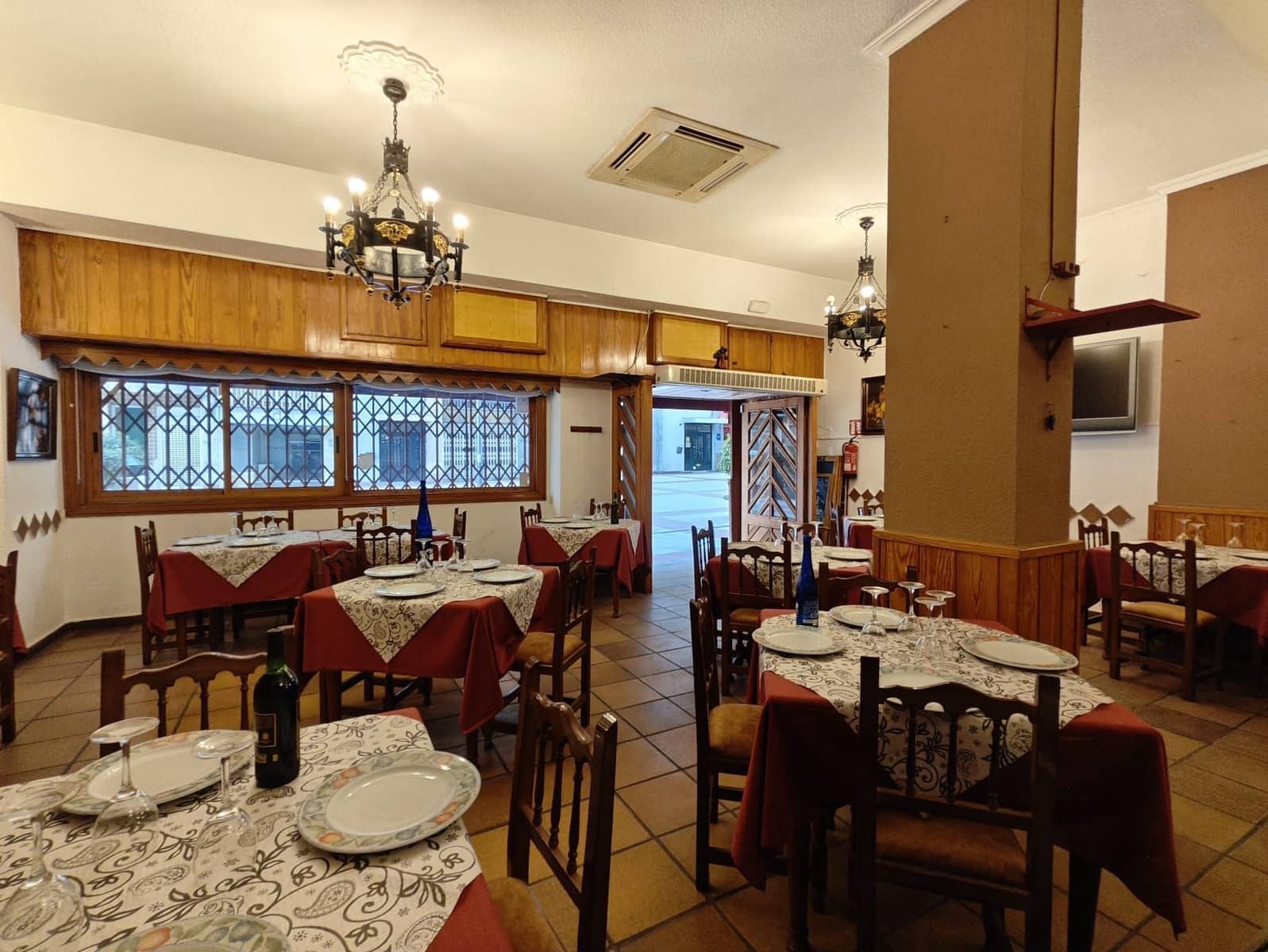 Commercial for sale in Alicante / Alacant city - € 335,000 (Ref: 8900661)