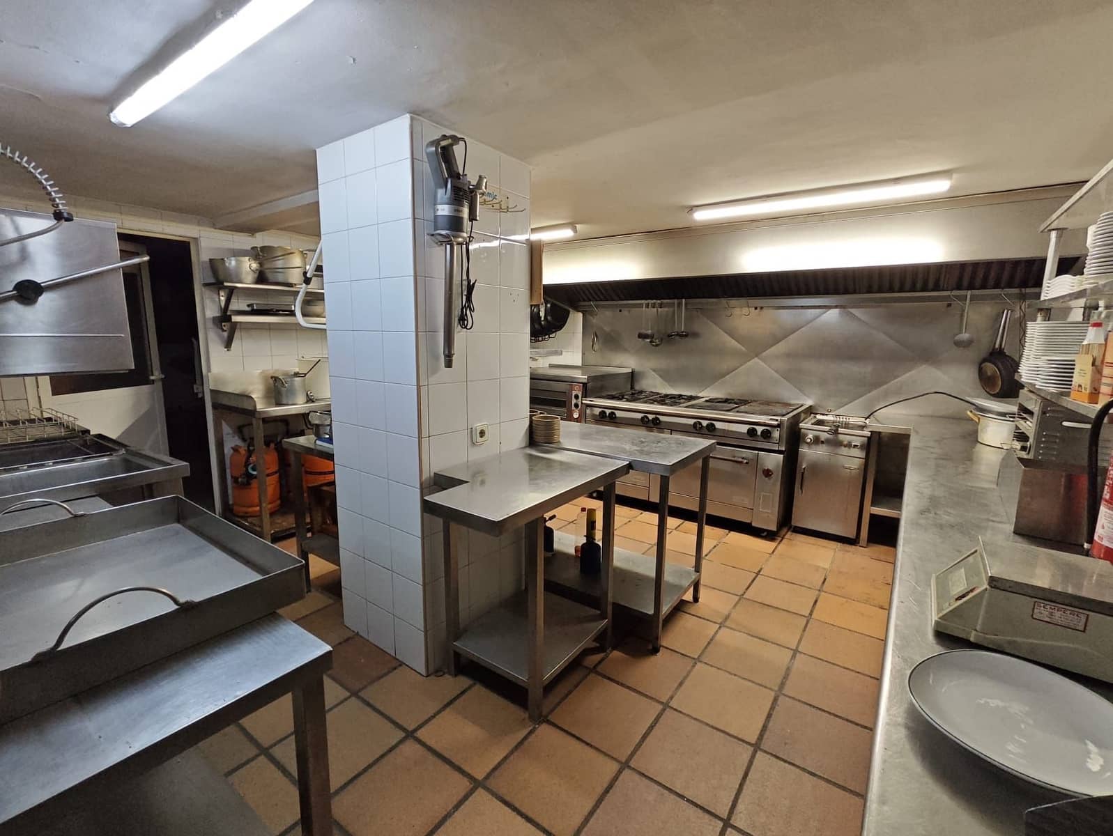 Commercial for sale in Alicante / Alacant city - € 335,000 (Ref: 8900661)