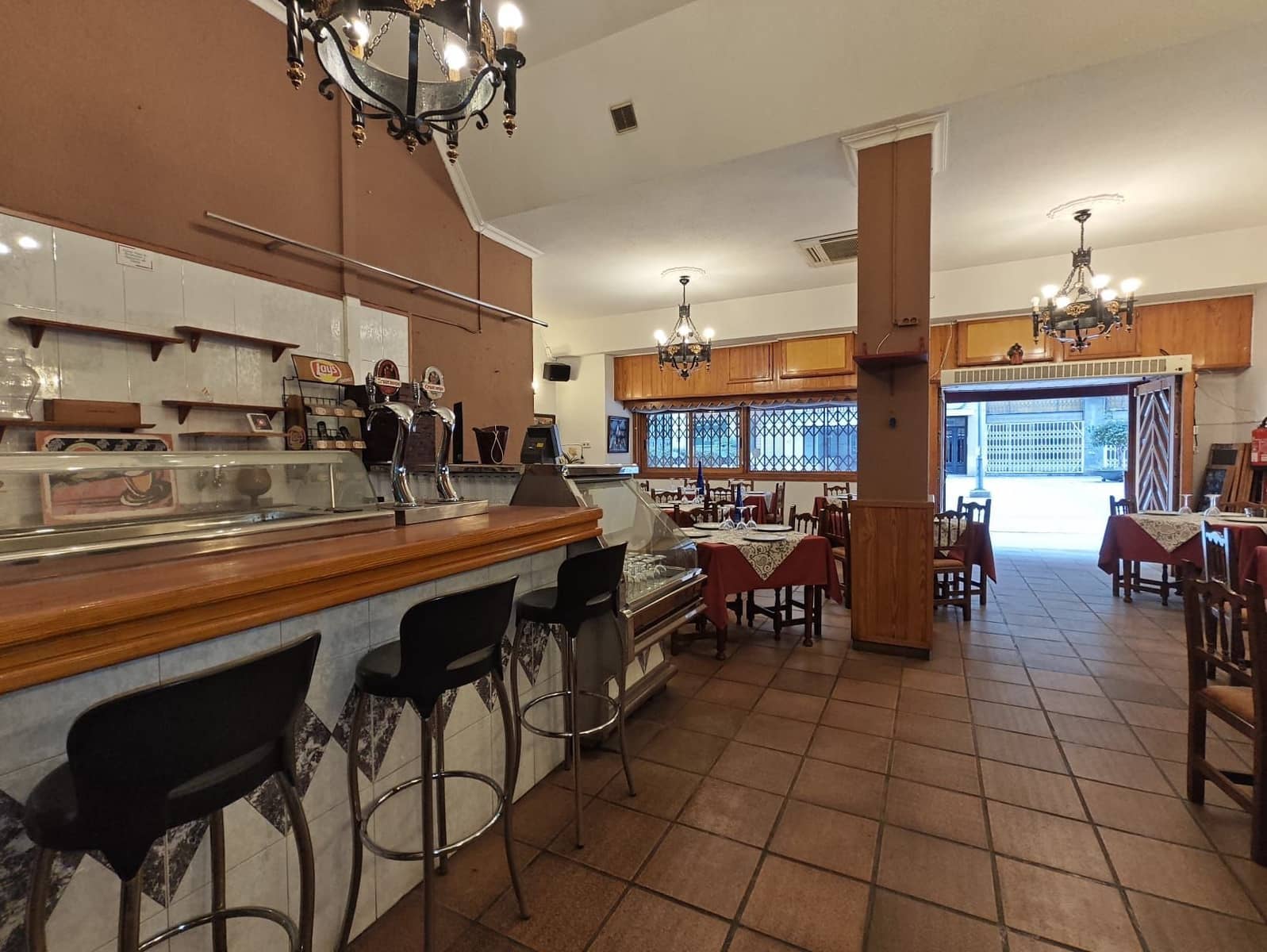 Commercial for sale in Alicante / Alacant city - € 335,000 (Ref: 8900661)