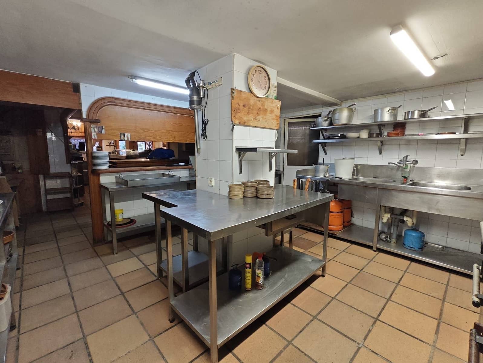 Commercial for sale in Alicante / Alacant city - € 335,000 (Ref: 8900661)