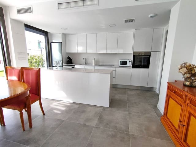 Piso de 3 habitaciones en Finestrat en alquiler con piscina garaje - 2.500 € (Ref: 9269214)