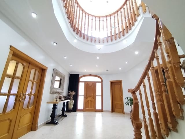 7 bedroom Villa for sale in Callosa de Segura with pool garage - € 530,000 (Ref: 9371811)