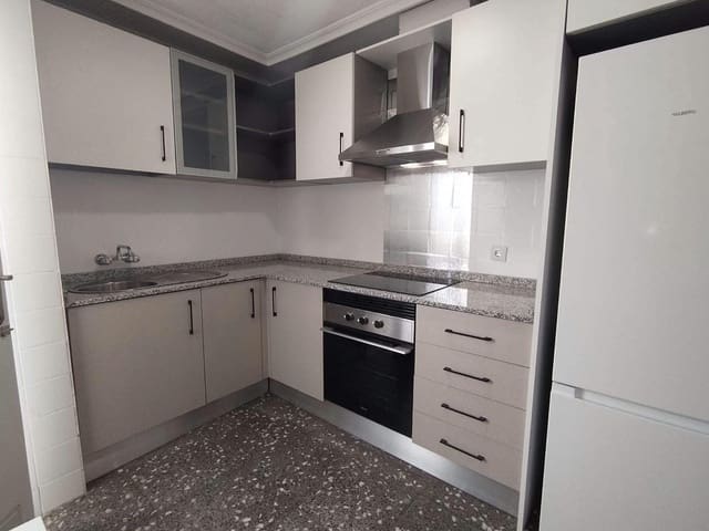 Piso de 3 habitaciones en Novelda en venta - 115.000 € (Ref: 9438106)