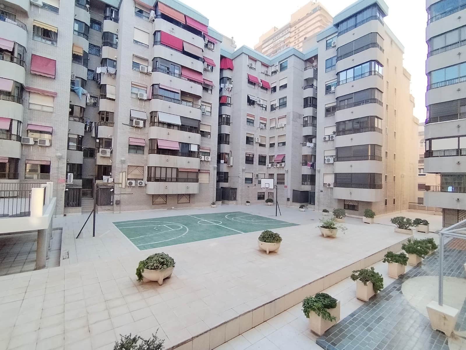4 bedroom Flat for sale in Alicante / Alacant city with pool garage - € 425,000 (Ref: 9438107)