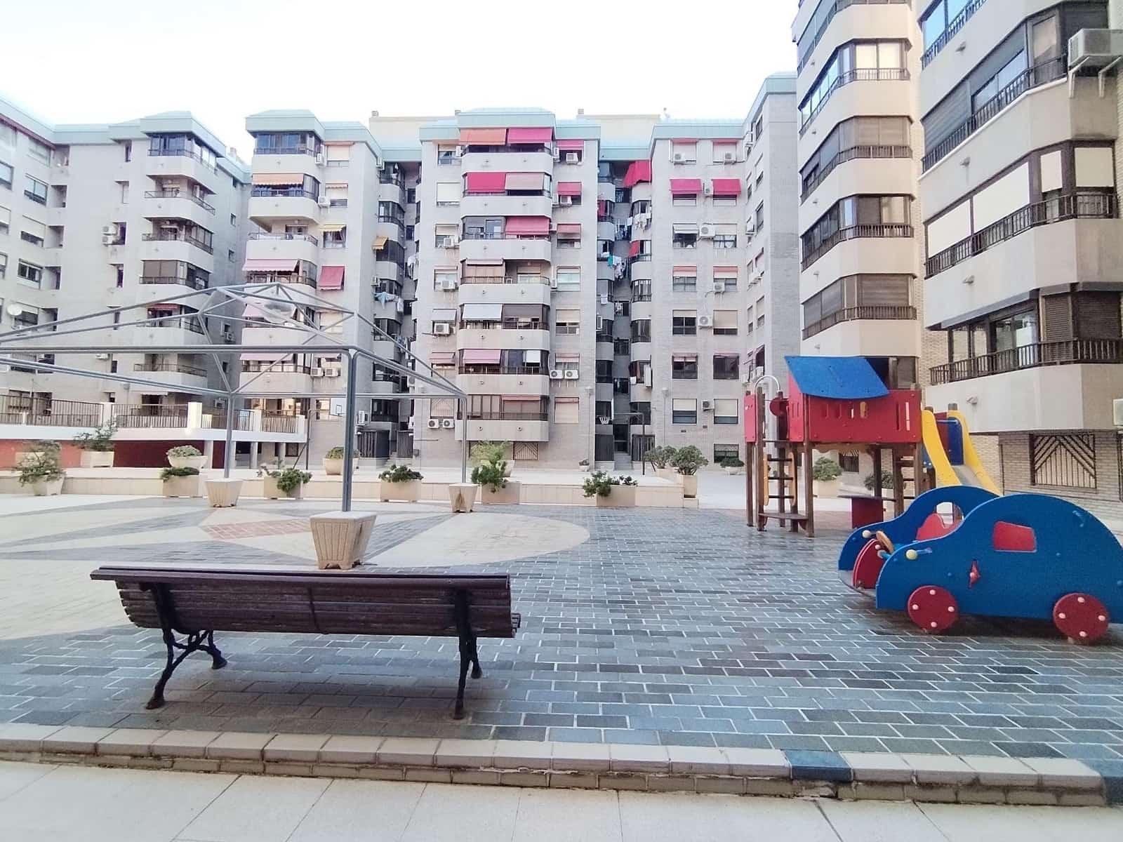 4 bedroom Flat for sale in Alicante / Alacant city with pool garage - € 425,000 (Ref: 9438107)