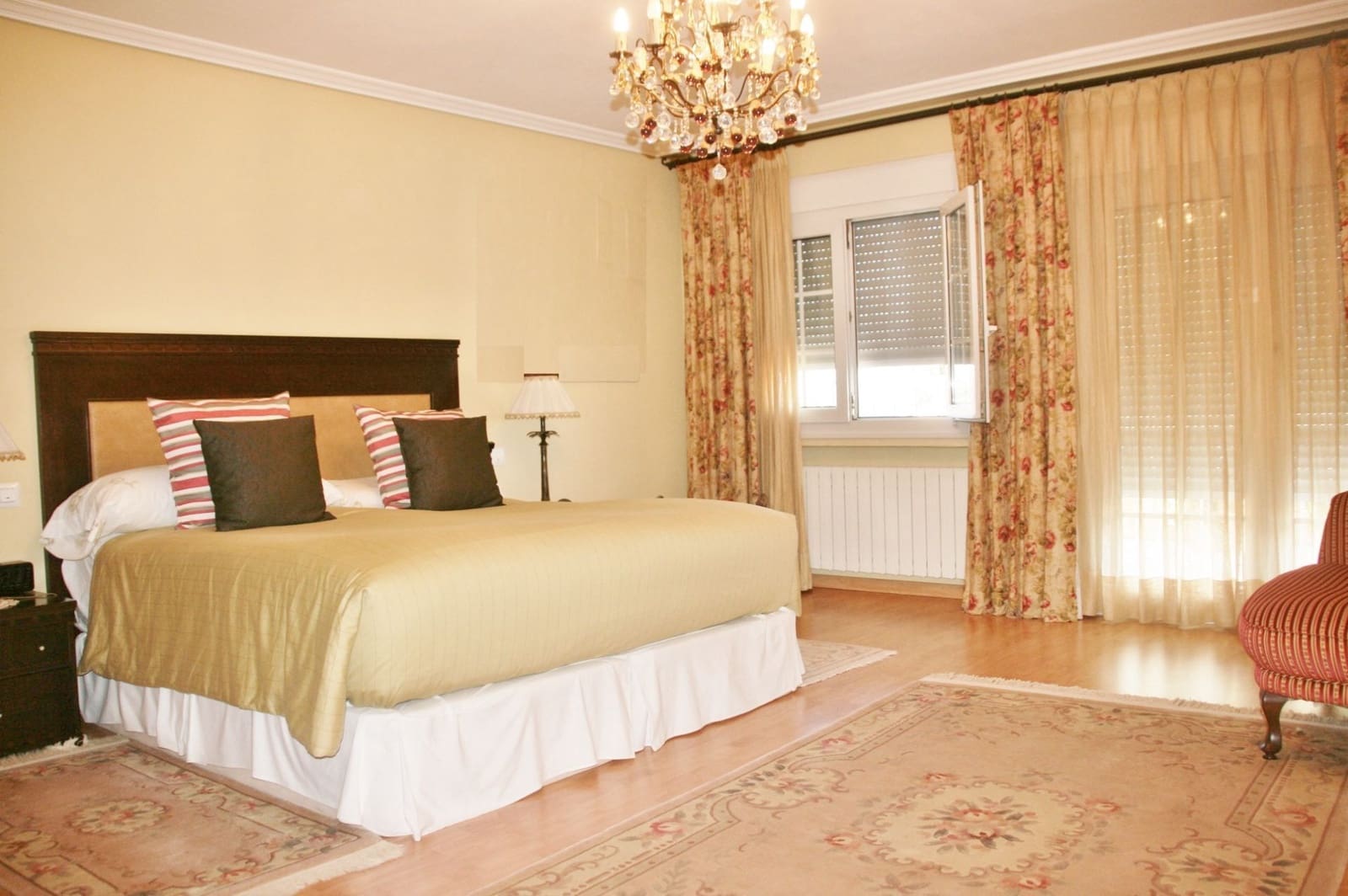 7 sypialnia Willa na sprzedaż w Muchamiel / Mutxamel z basenem garażem - 1 000 000 € (Ref: 9438111)