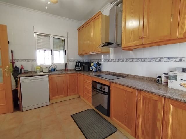 4 soveværelse Villa til salg i Castalla med swimmingpool garage - € 340.000 (Ref: 9438112)