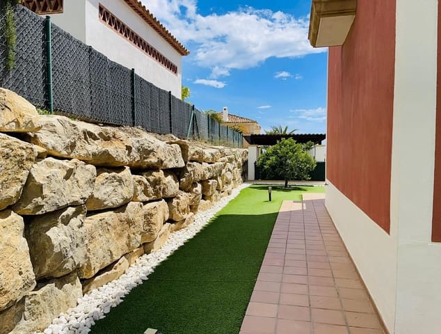 4 bedroom Villa for sale in Finestrat with pool garage - € 810,000 (Ref: 9438115)