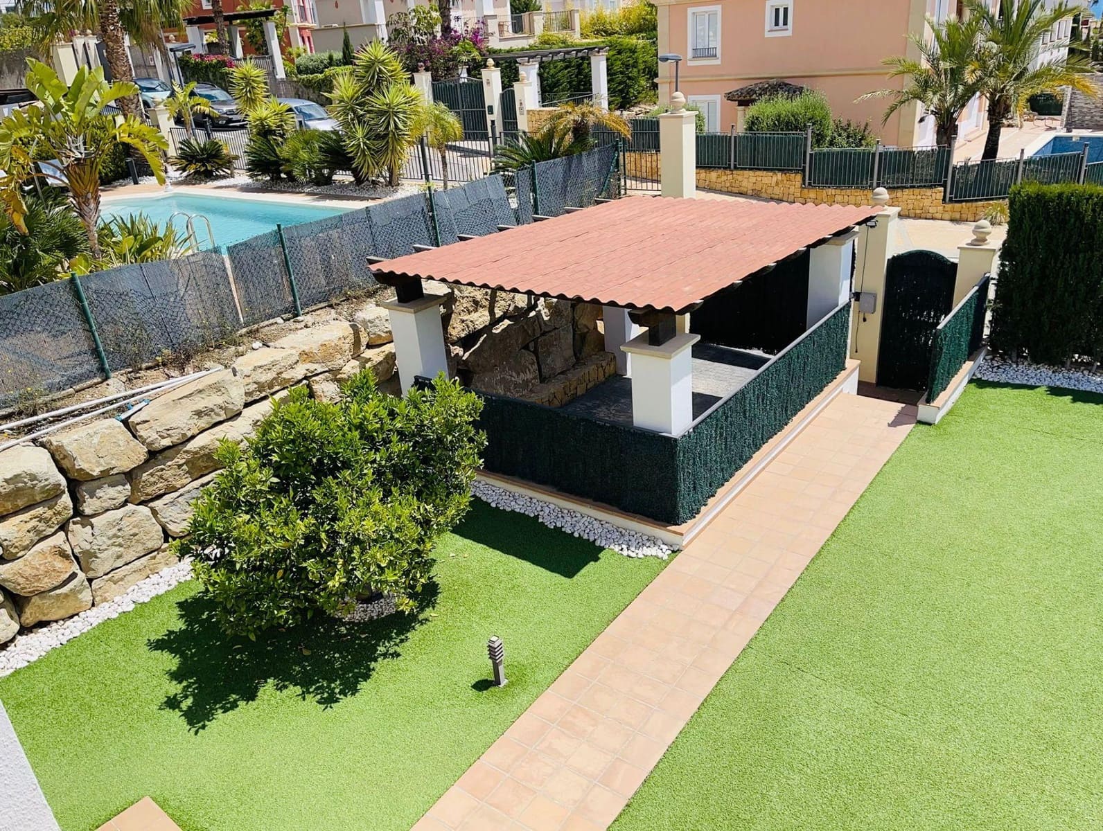 4 bedroom Villa for sale in Finestrat with pool garage - € 810,000 (Ref: 9438115)