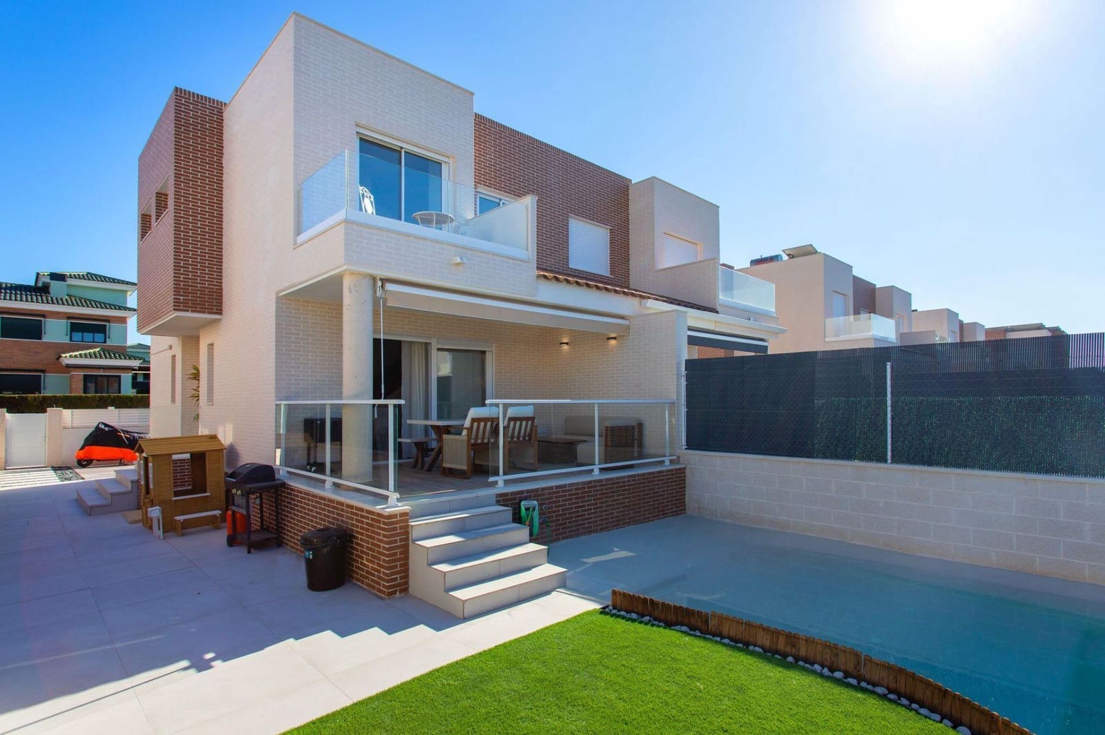 4 sypialnia Willa na sprzedaż w Muchamiel / Mutxamel z basenem garażem - 565 000 € (Ref: 9438117)