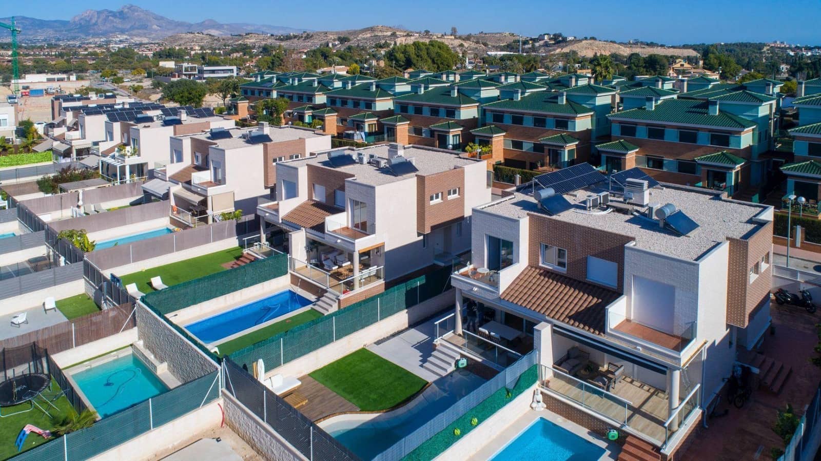 4 sypialnia Willa na sprzedaż w Muchamiel / Mutxamel z basenem garażem - 565 000 € (Ref: 9438117)