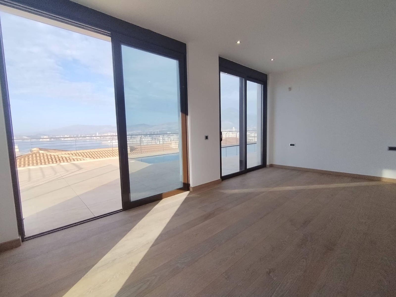 4 bedroom Villa for sale in Benidorm with pool garage - € 3,100,000 (Ref: 9438121)