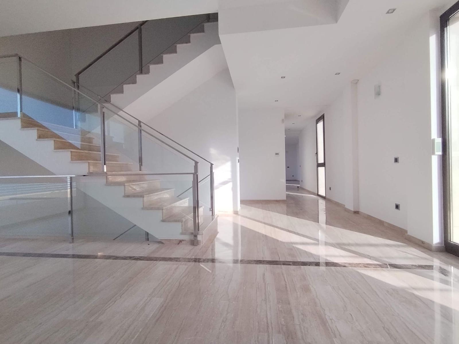 4 bedroom Villa for sale in Benidorm with pool garage - € 3,100,000 (Ref: 9438121)