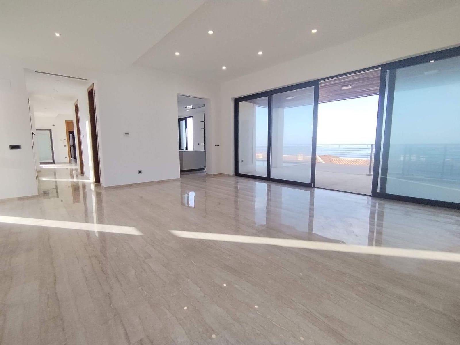 4 bedroom Villa for sale in Benidorm with pool garage - € 3,100,000 (Ref: 9438121)
