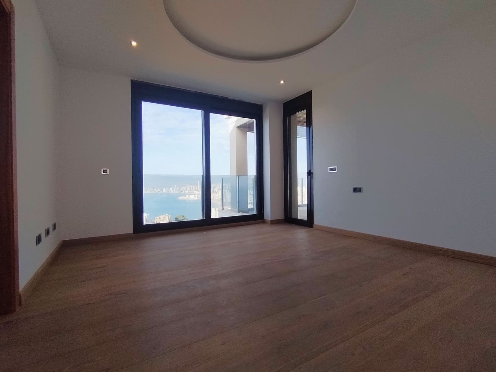 4 bedroom Villa for sale in Benidorm with pool garage - € 3,100,000 (Ref: 9438121)