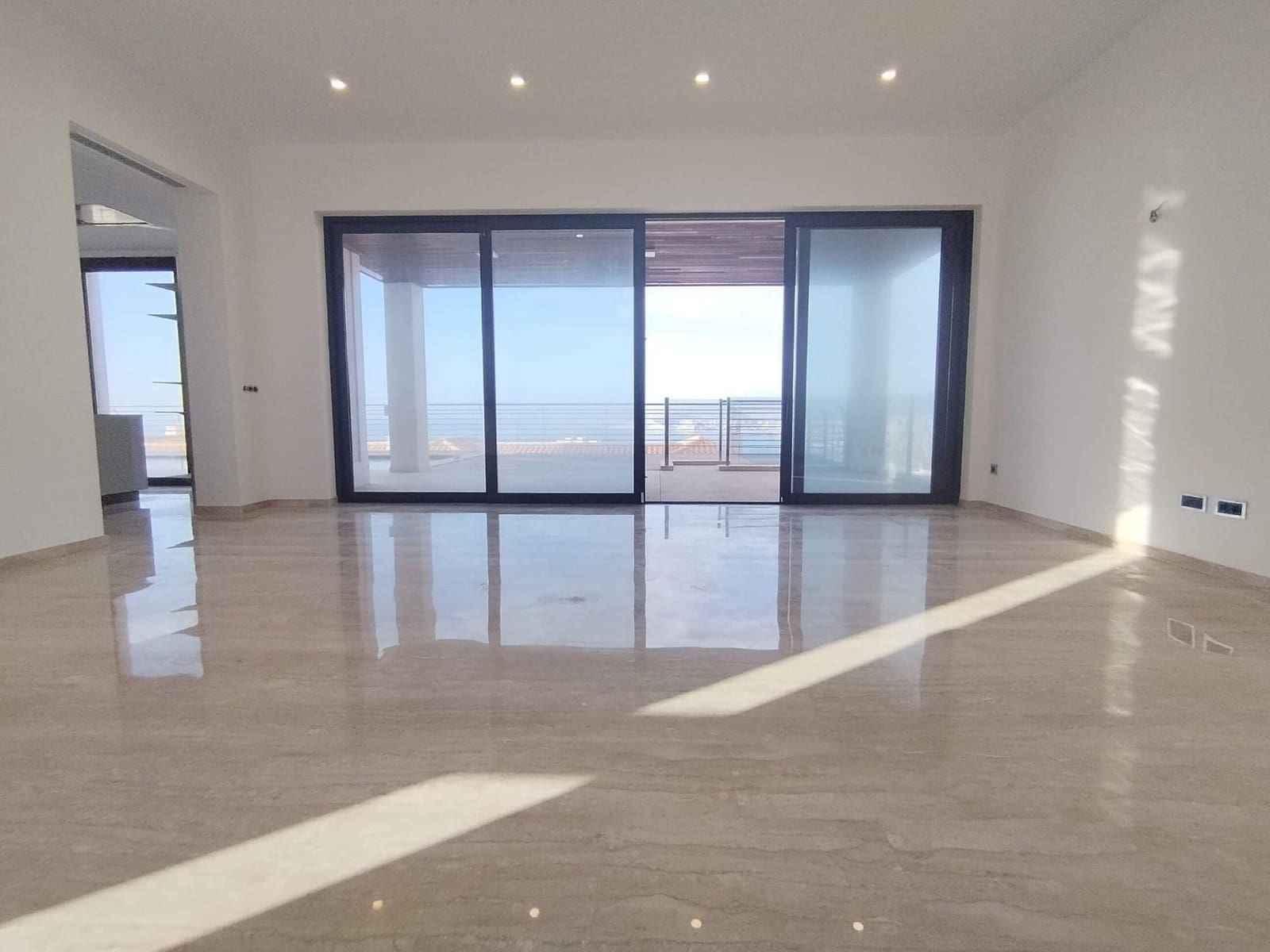 4 bedroom Villa for sale in Benidorm with pool garage - € 3,100,000 (Ref: 9438121)