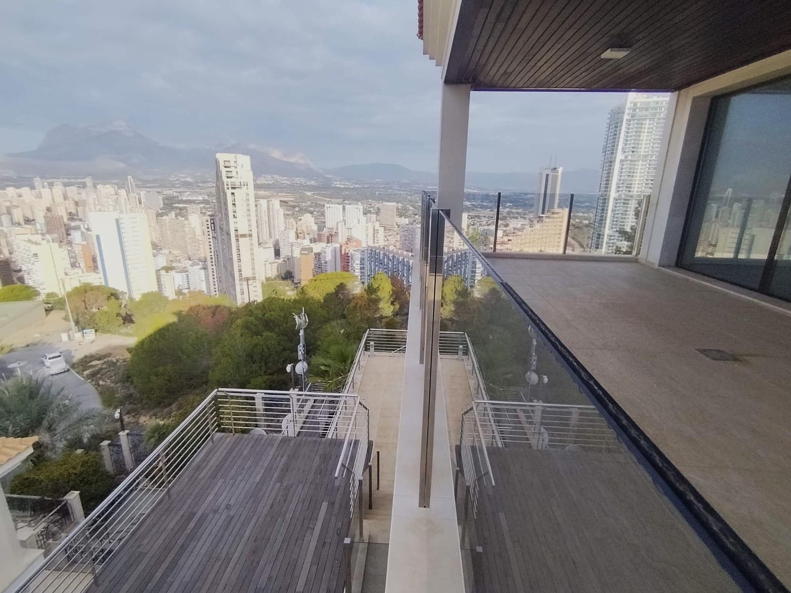 4 bedroom Villa for sale in Benidorm with pool garage - € 3,100,000 (Ref: 9438121)