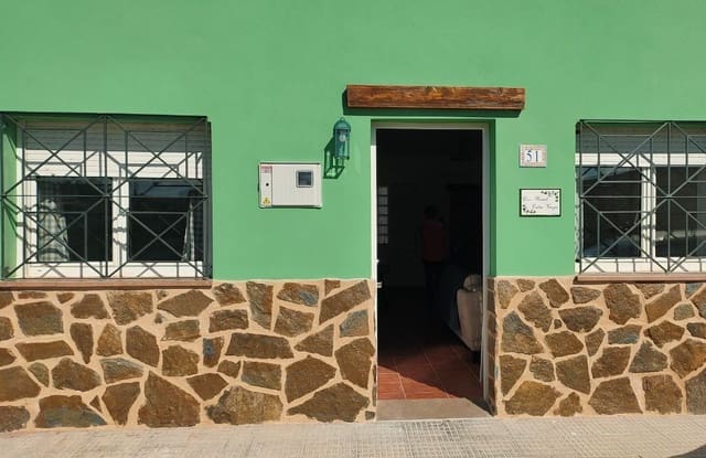 3 soveværelse Finca/Landehus til salg i Pinoso med swimmingpool - € 129.995 (Ref: 9438124)