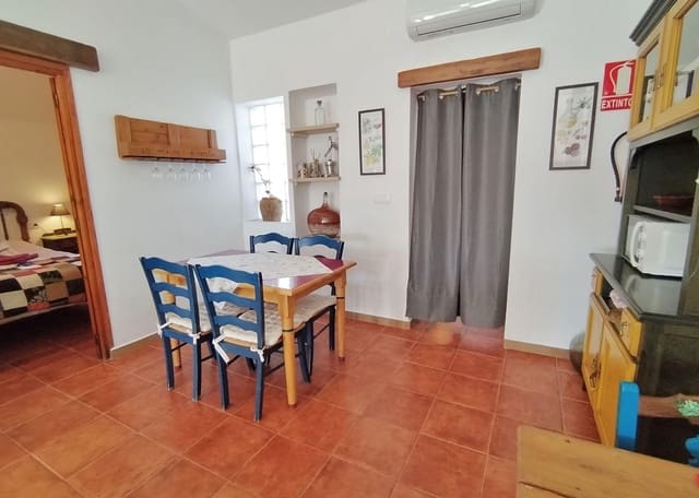 3 soveværelse Finca/Landehus til salg i Pinoso med swimmingpool - € 129.995 (Ref: 9438124)