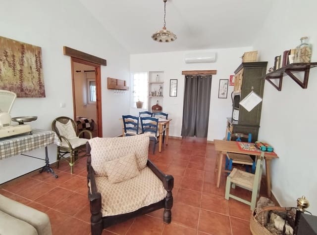 3 soveværelse Finca/Landehus til salg i Pinoso med swimmingpool - € 129.995 (Ref: 9438124)