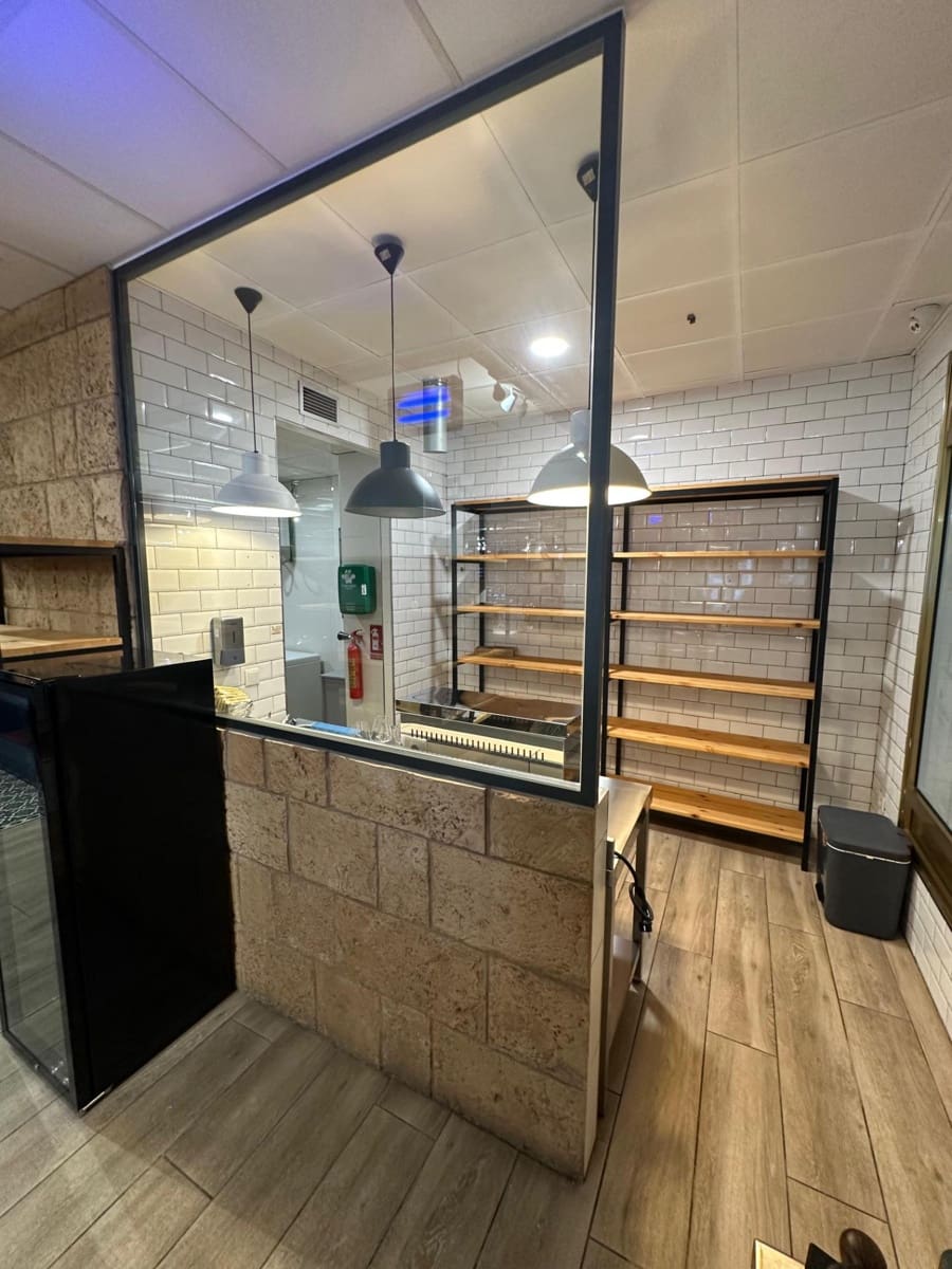 Comercial para arrendar em Alicante cidade - 3 200 € (Ref: 9456494)