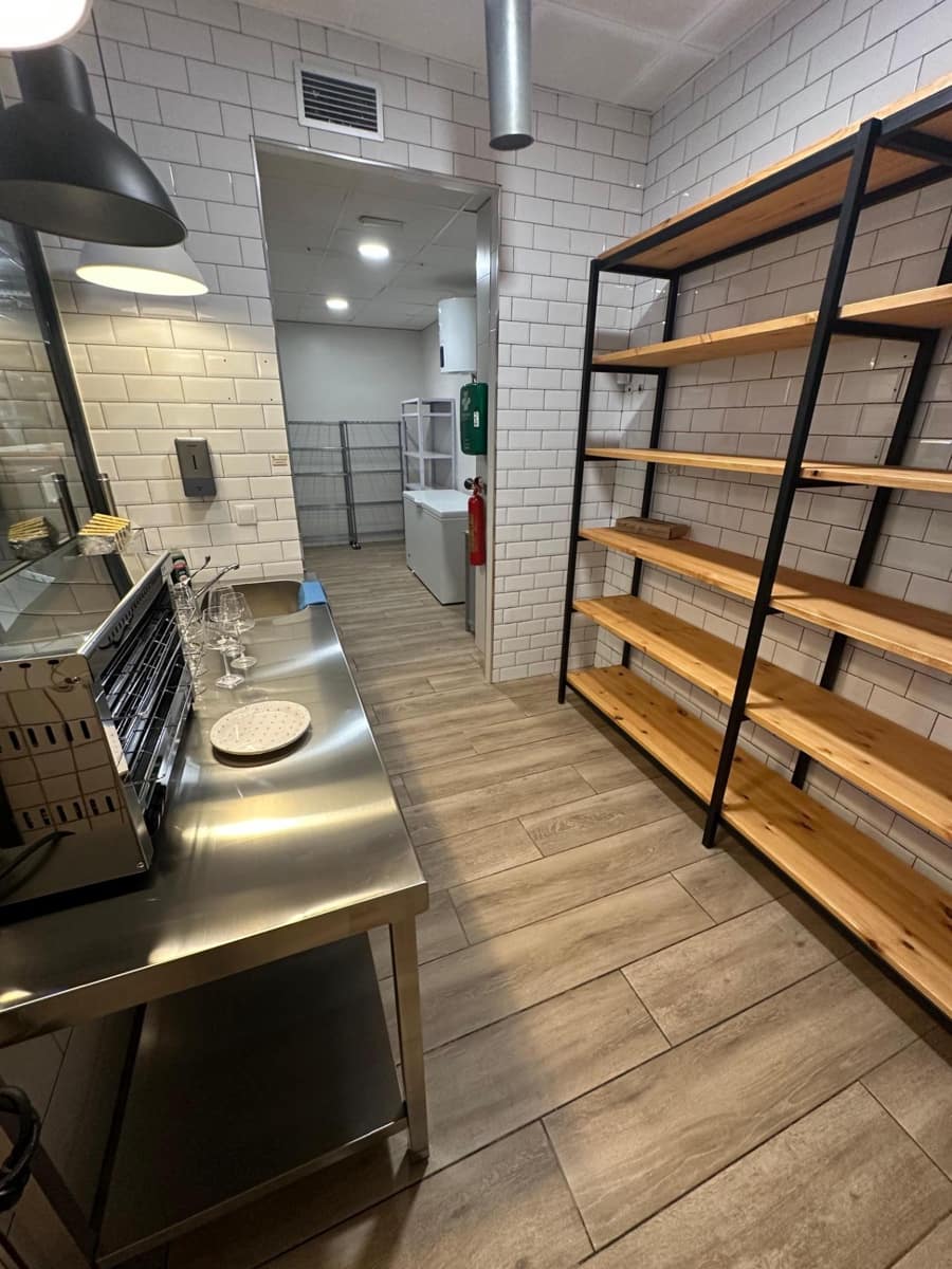 Comercial para arrendar em Alicante cidade - 3 200 € (Ref: 9456494)