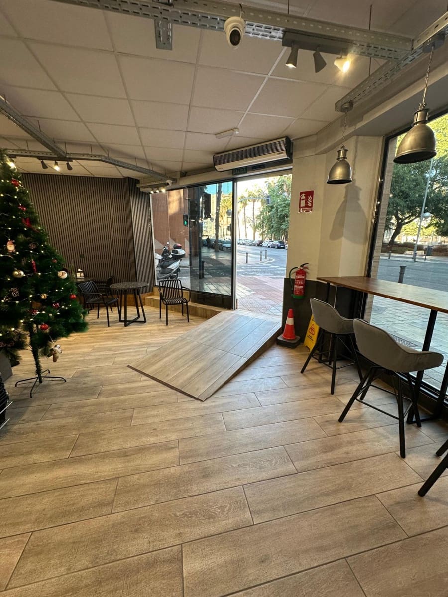 Comercial para arrendar em Alicante cidade - 3 200 € (Ref: 9456494)