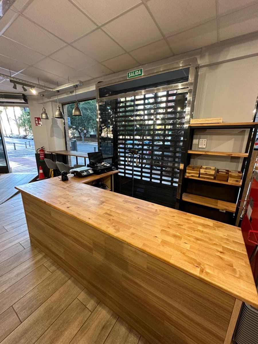 Comercial para arrendar em Alicante cidade - 3 200 € (Ref: 9456494)