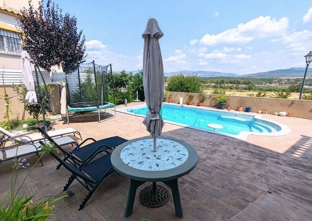 4 sovrum Villa till salu i Castalla med pool garage - 340 000 € (Ref: 9470117)