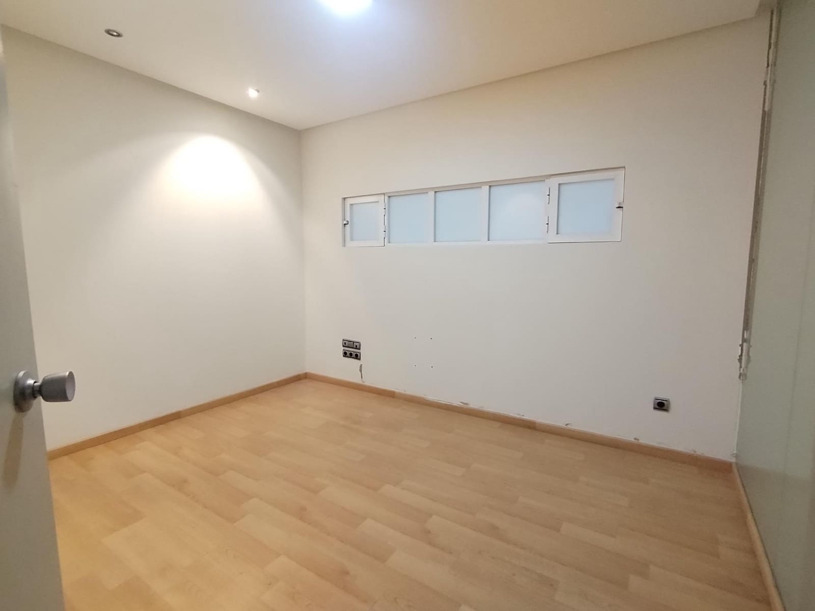 Kontor til leje i Alicante by - € 950 (Ref: 9568998)