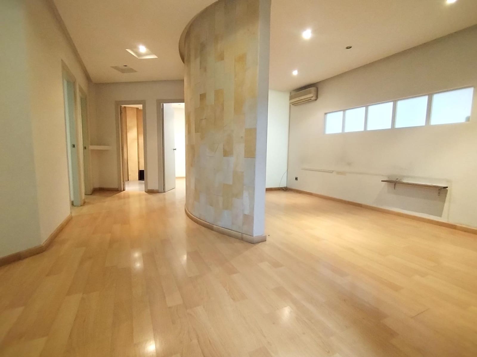 Kontor til leje i Alicante by - € 950 (Ref: 9568998)