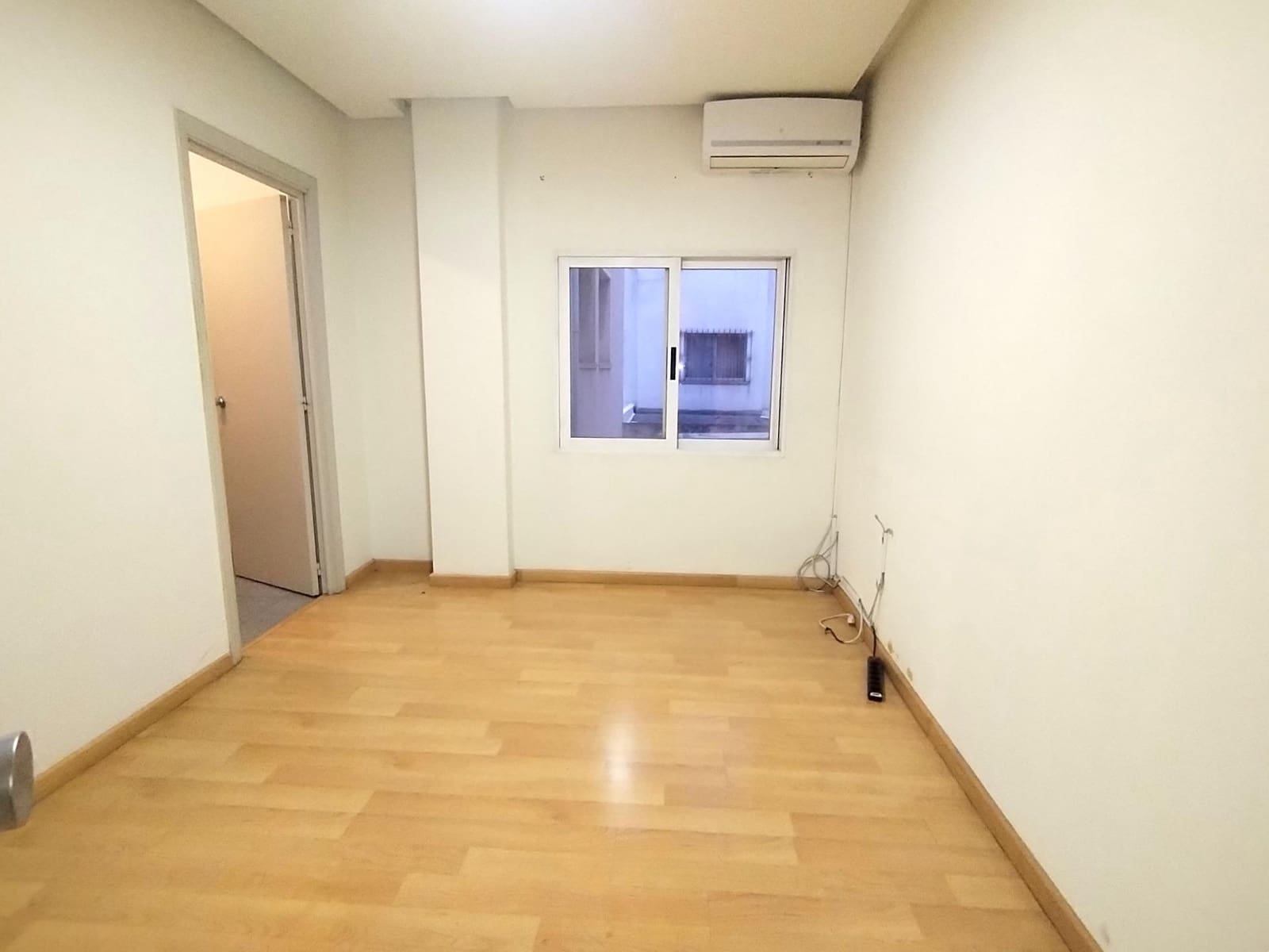 Kontor til leje i Alicante by - € 950 (Ref: 9568998)