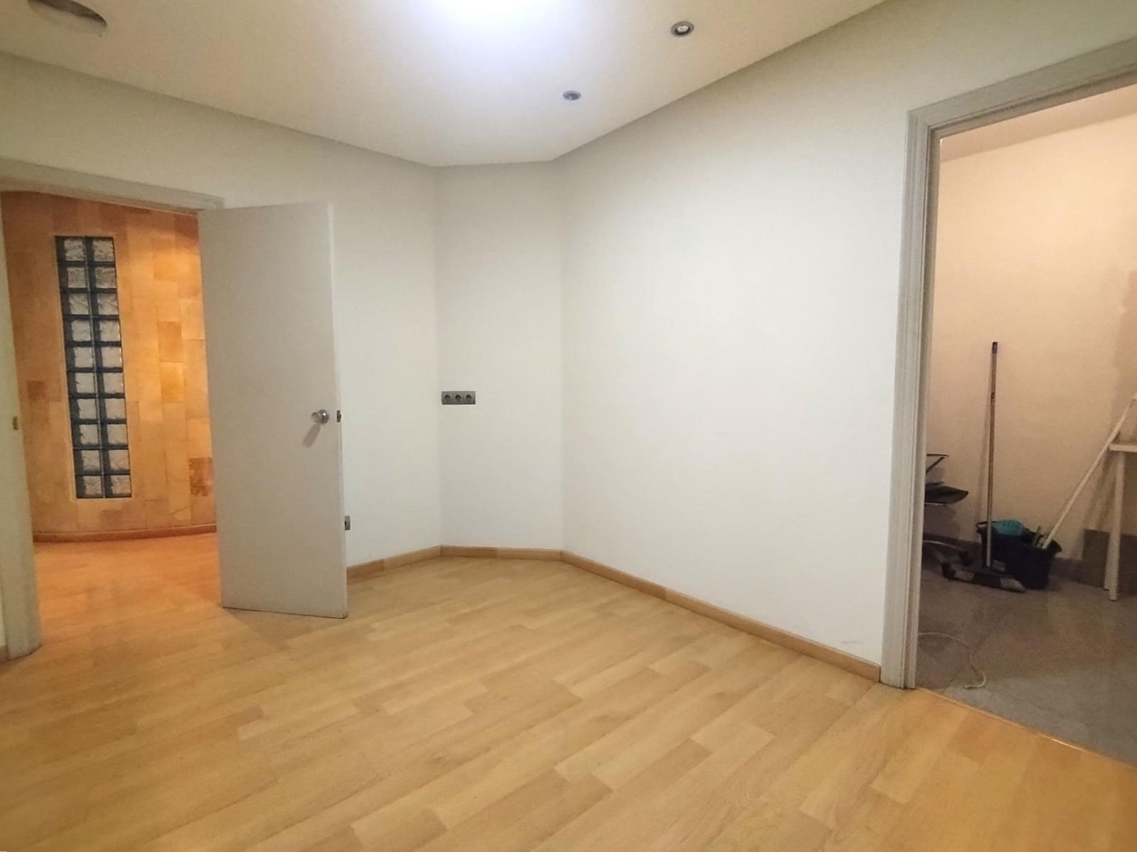 Kontor til leje i Alicante by - € 950 (Ref: 9568998)