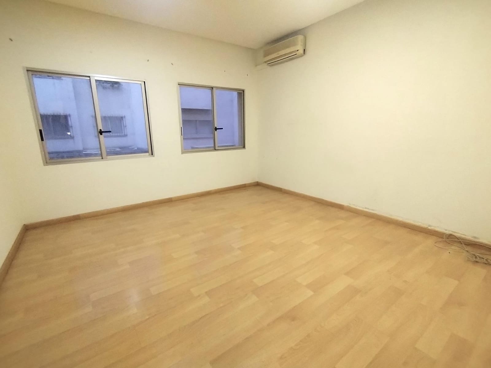 Kontor til leje i Alicante by - € 950 (Ref: 9568998)