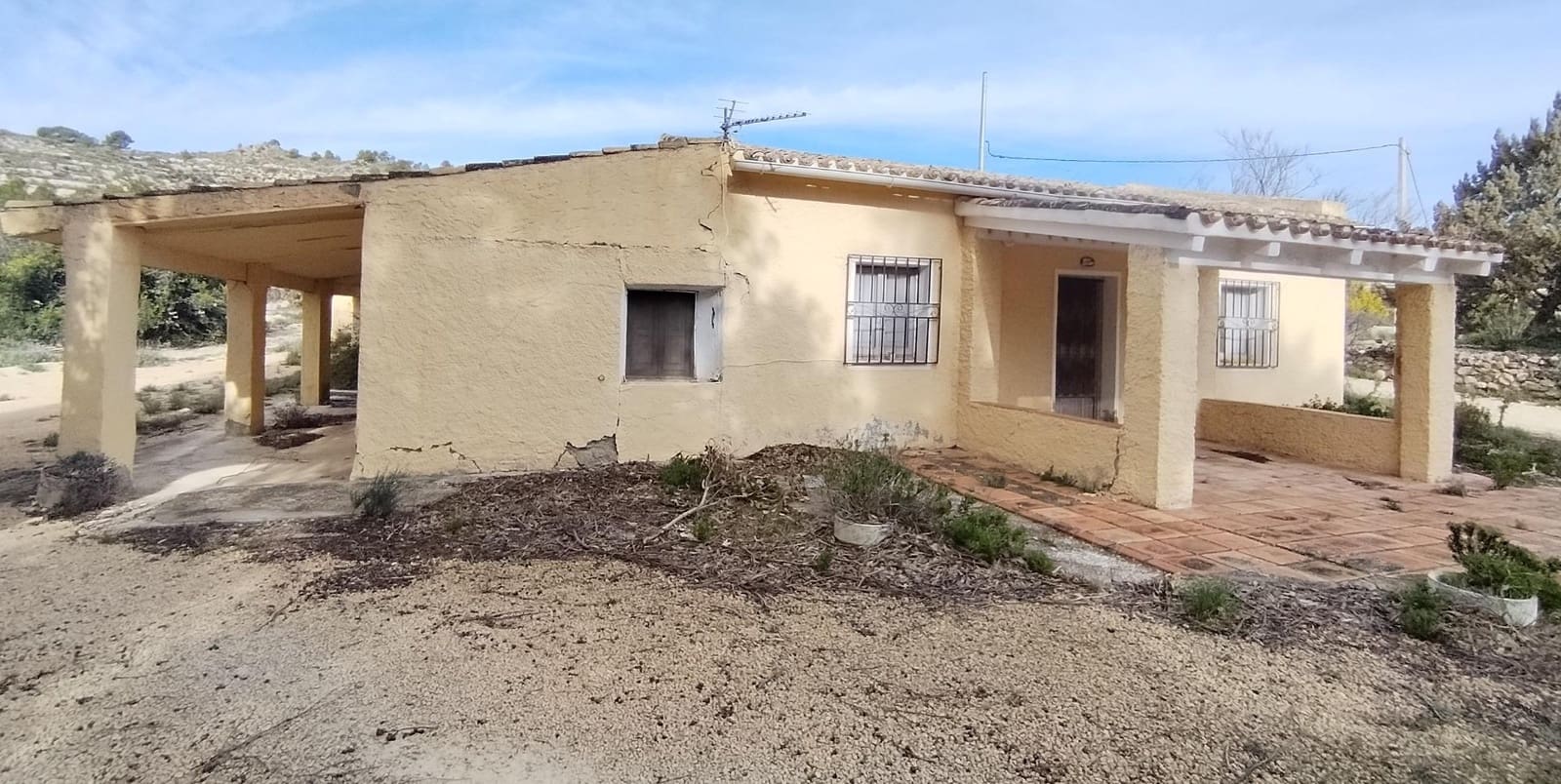5 bedroom Finca/Country House for sale in Relleu with pool garage - € 300,000 (Ref: 9586722)