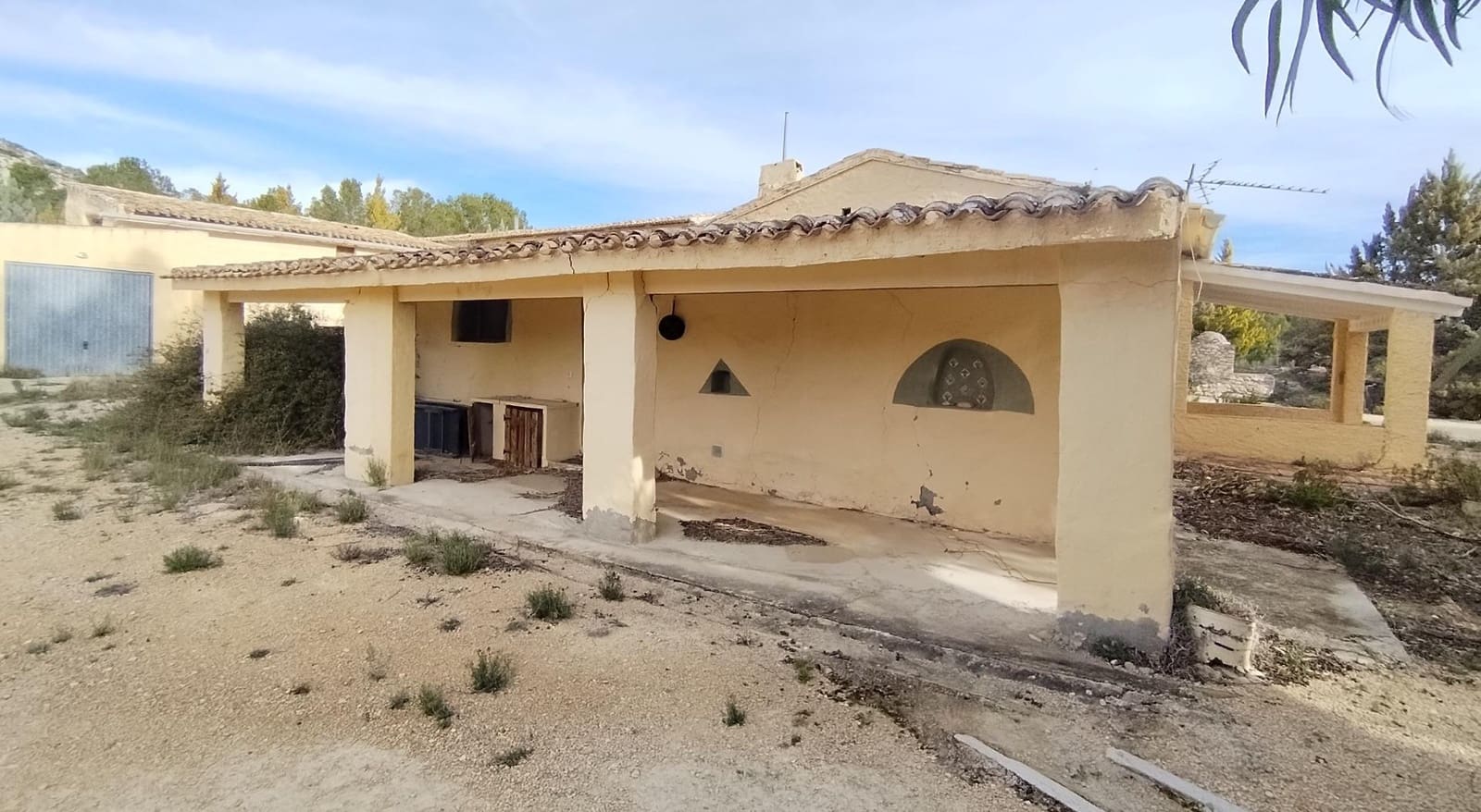 5 bedroom Finca/Country House for sale in Relleu with pool garage - € 300,000 (Ref: 9586722)