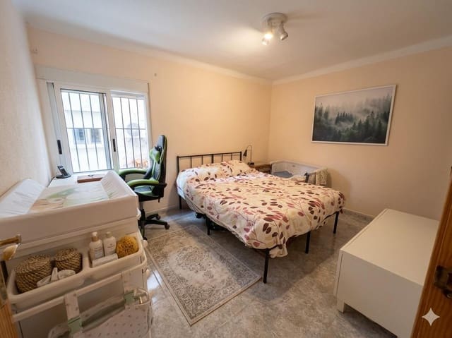 3 slaapkamer Flat te koop in Alicante stad - € 120.000 (Ref: 9788552)